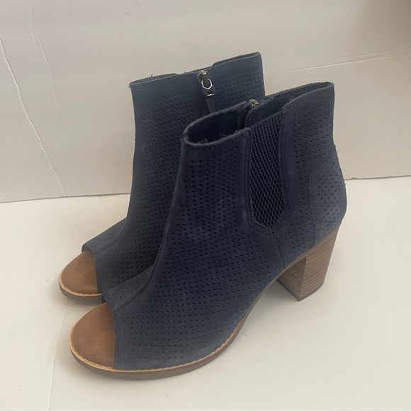 Toms Size 9.5 Majorca Blue Suede Perforated Peep Toe Bootie Block Heel Zipper - Picture 1 of 9